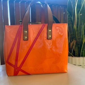 Auth Louis Vuitton Vernis Fluo Reade PM Hand Bag
